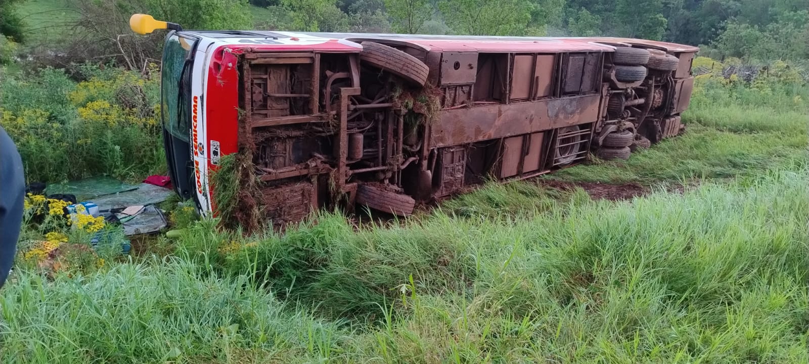 Despiste en Garuhapé: 42 pasajeros fueron asistidos y una mujer continúa atrapada 2